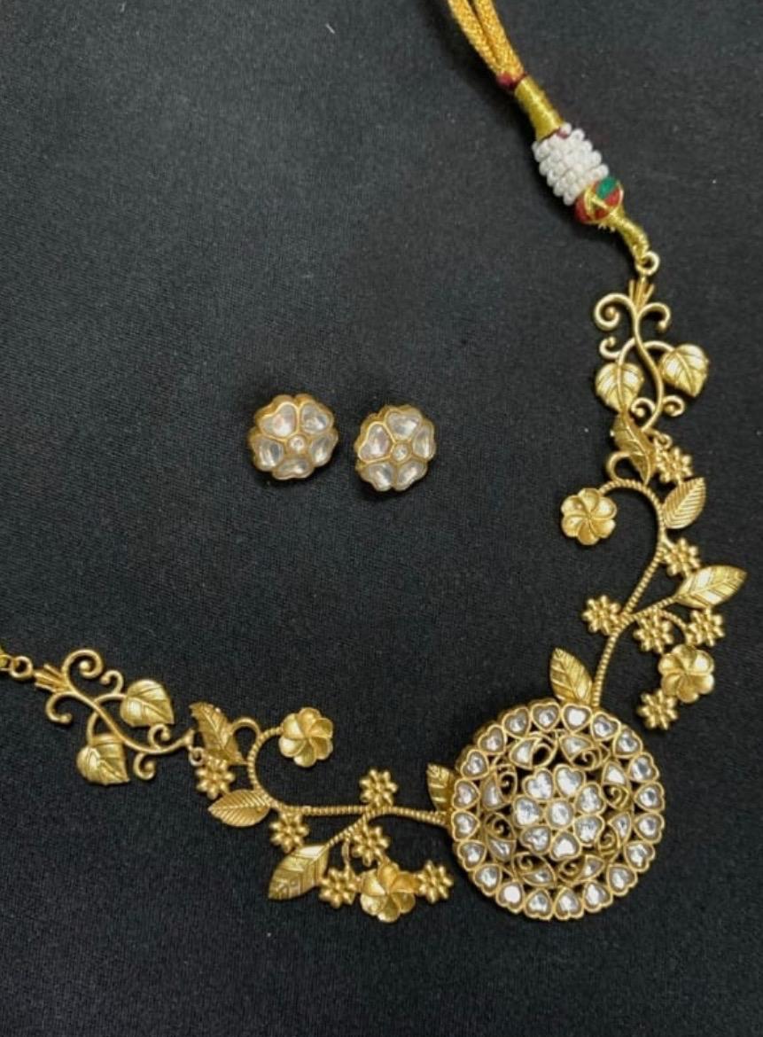 Aura Golden Floral Choker
