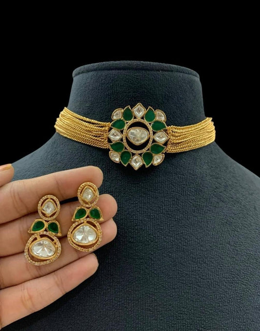 The Emerald Piroi Choker Set